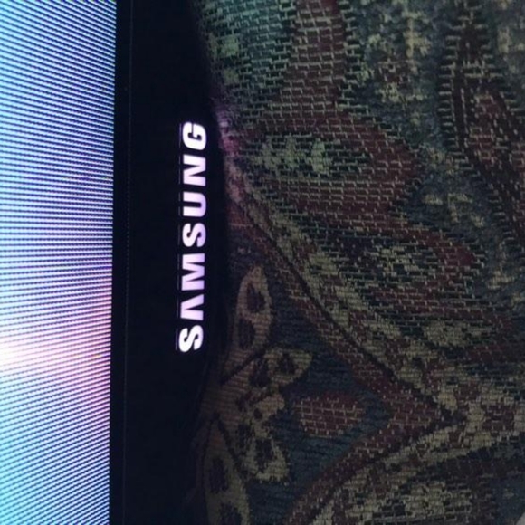 Samsung Smart LED TV - Picture 3 of 4